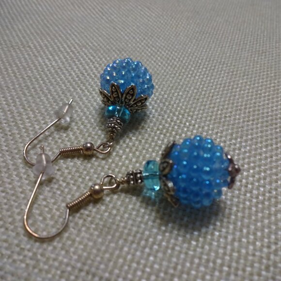 Beautiful BLUE RASPBERRY LUCITE with SILVER ACCENTS Handmade Earrings #663C - Picture 3 of 3